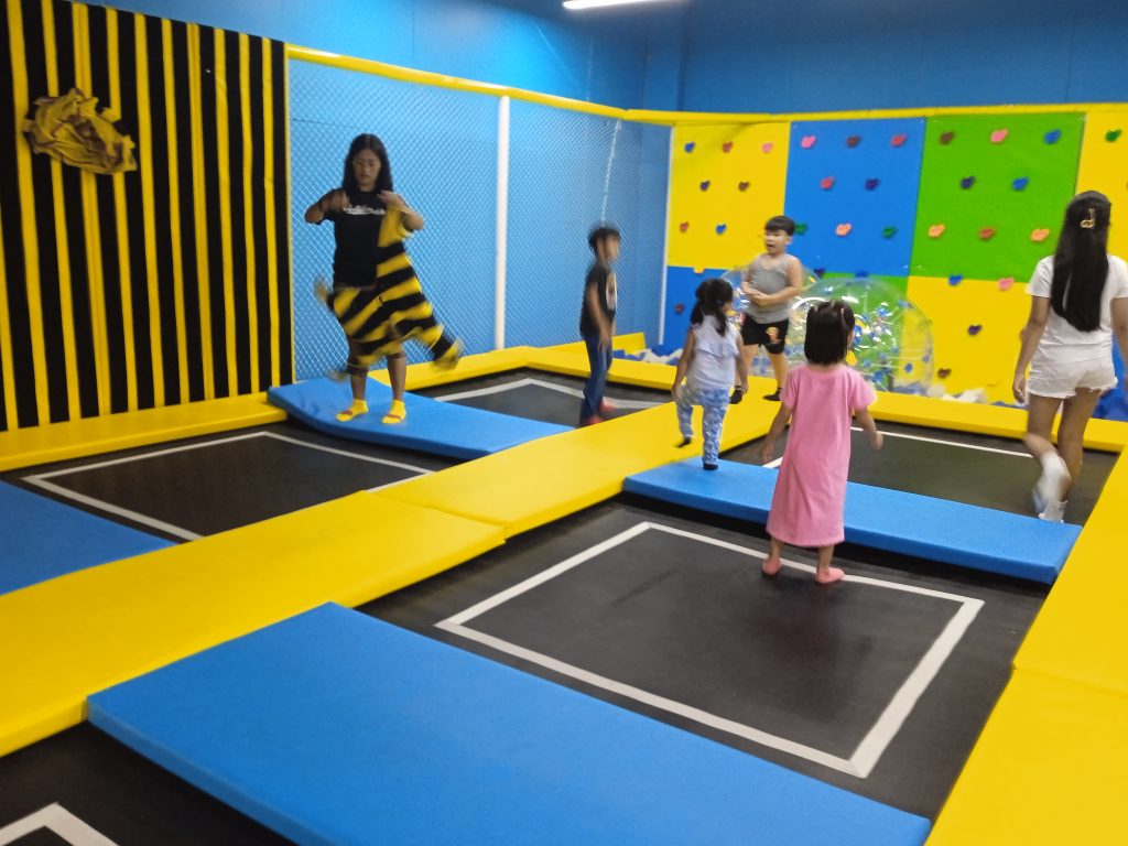 Fora Mall Taygaytay Childrens Playground Trampolin